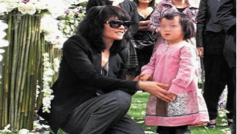 父母还有孩子容貌大PK