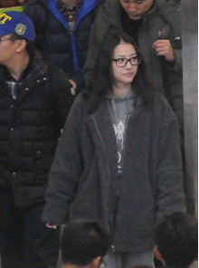 周海媚出现在上海机场