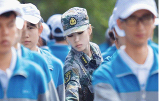 女教官