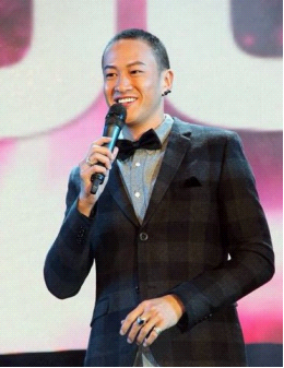 何瑞东寸头亮相
